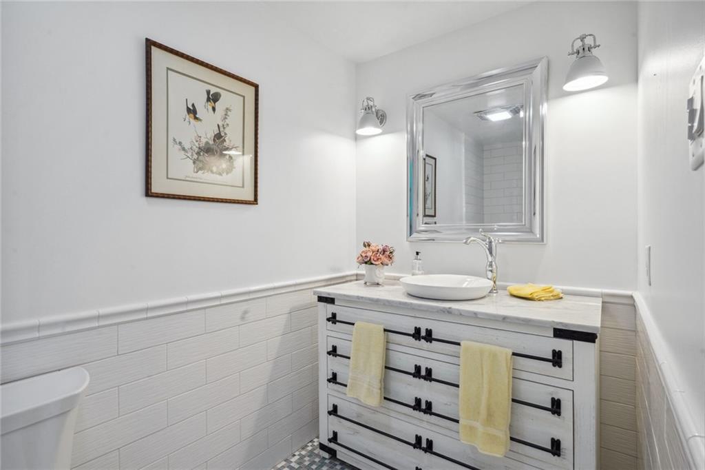 7300 LAKESHORE Drive 7