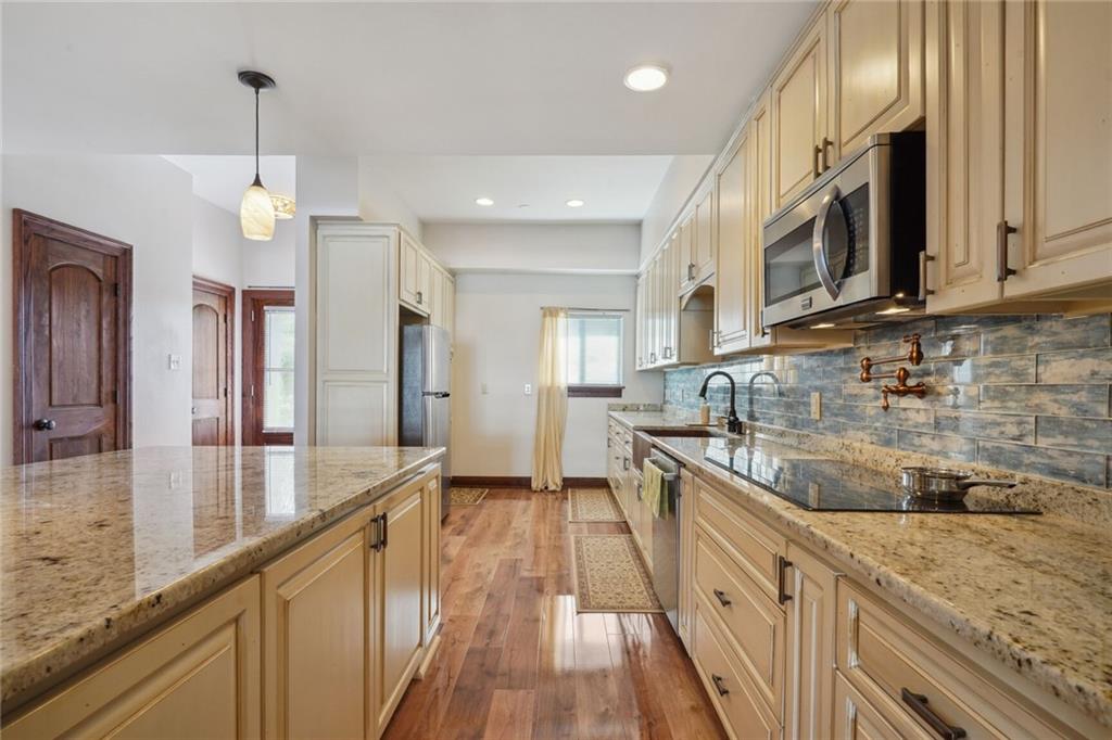 7300 LAKESHORE Drive 7