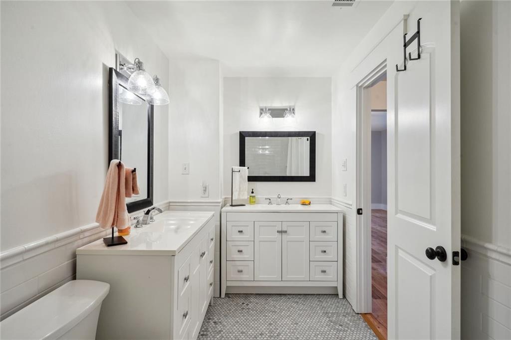 7300 LAKESHORE Drive 7