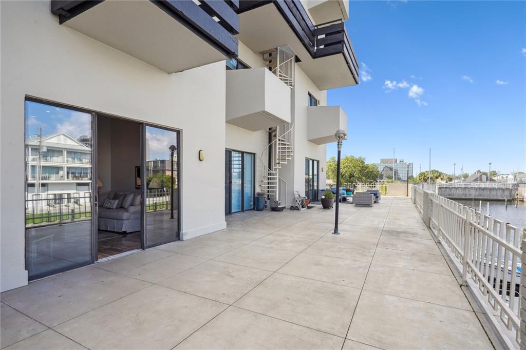 7300 LAKESHORE Drive 7