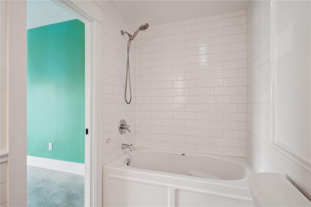 7300 LAKESHORE Drive 7