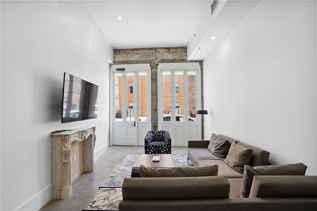 516 NATCHEZ Street 100