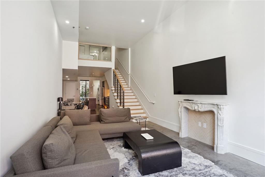 516 NATCHEZ Street 100