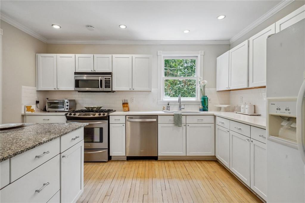 6079 LOUISVILLE Street