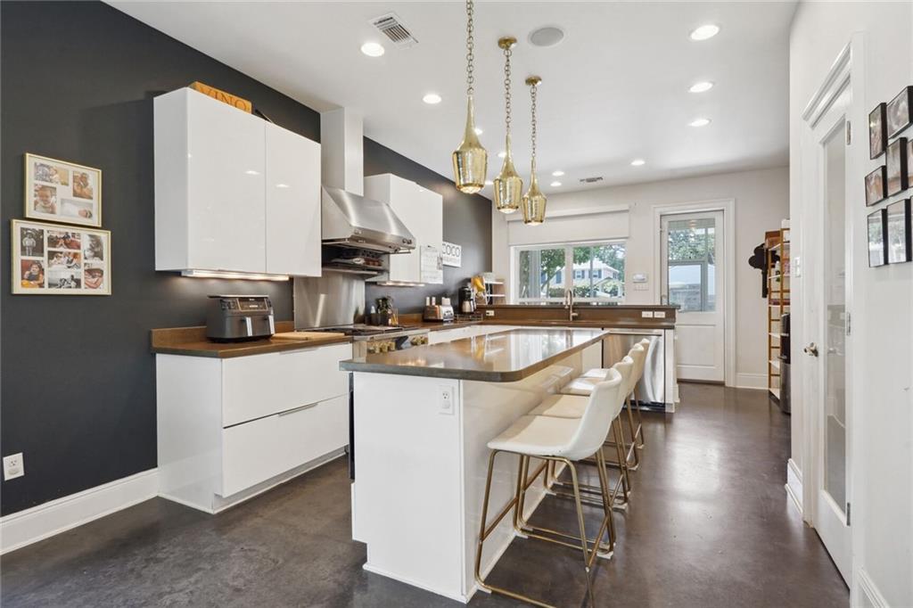 5871 GENERAL DIAZ Street