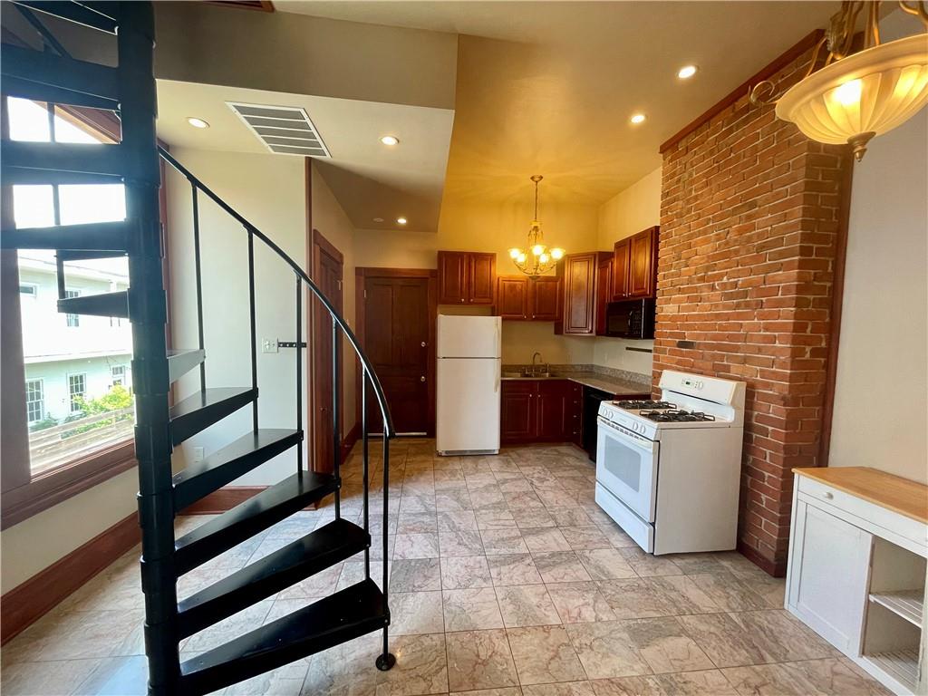 1570 MAGAZINE Street A