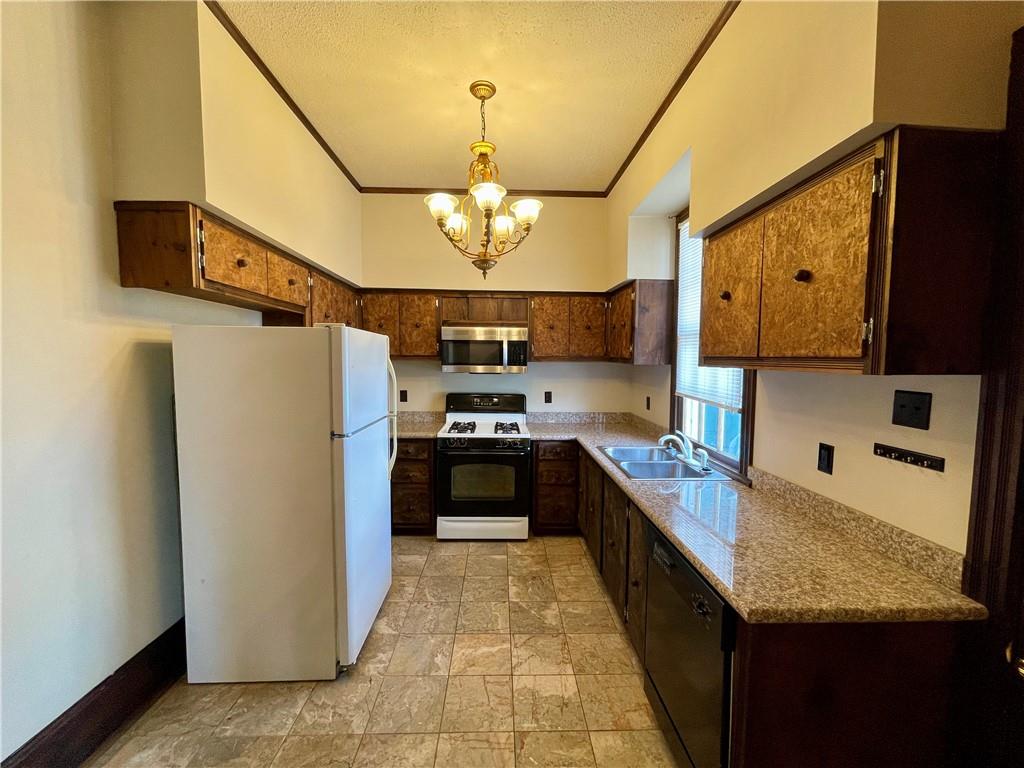 1570 MAGAZINE Street D