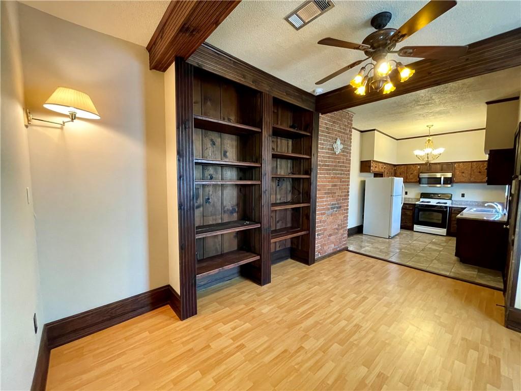 1570 MAGAZINE Street D