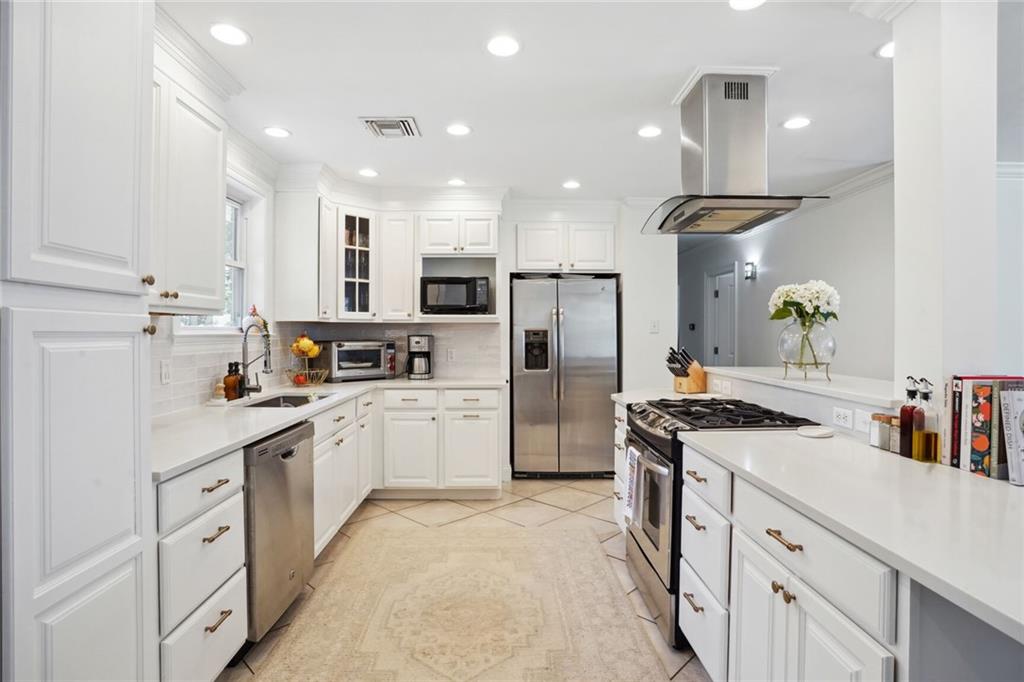 716 BEVERLY GARDEN Drive