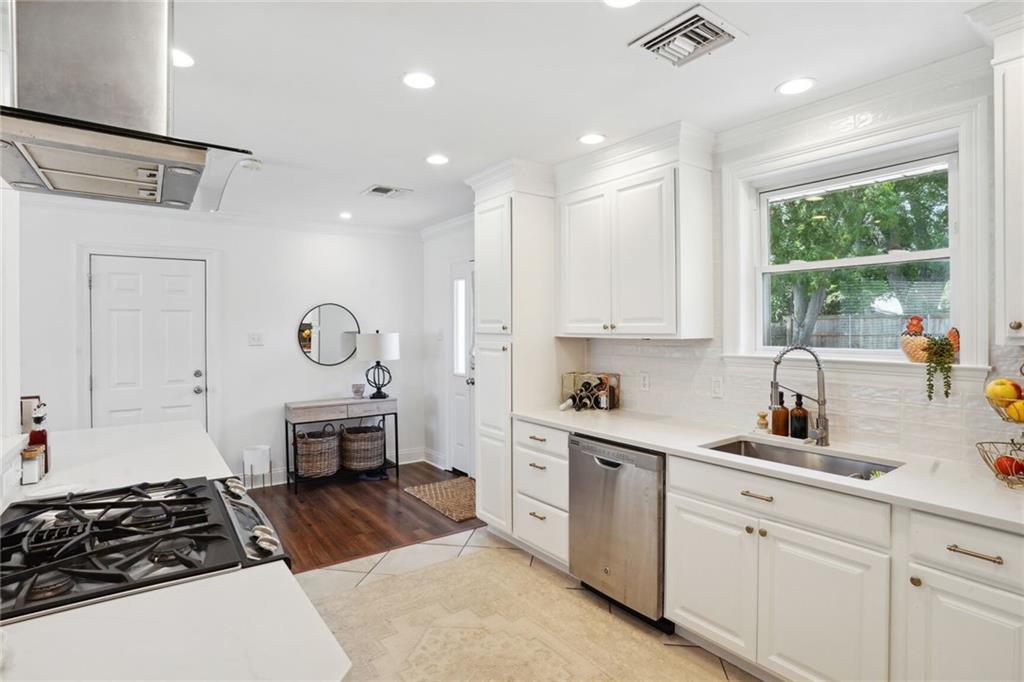 716 BEVERLY GARDEN Drive