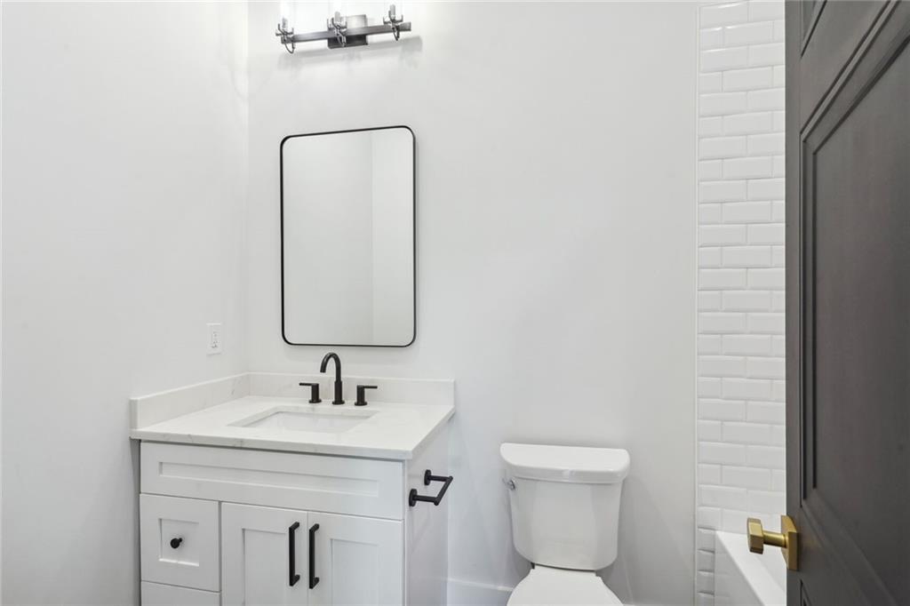 6123 CANAL Boulevard