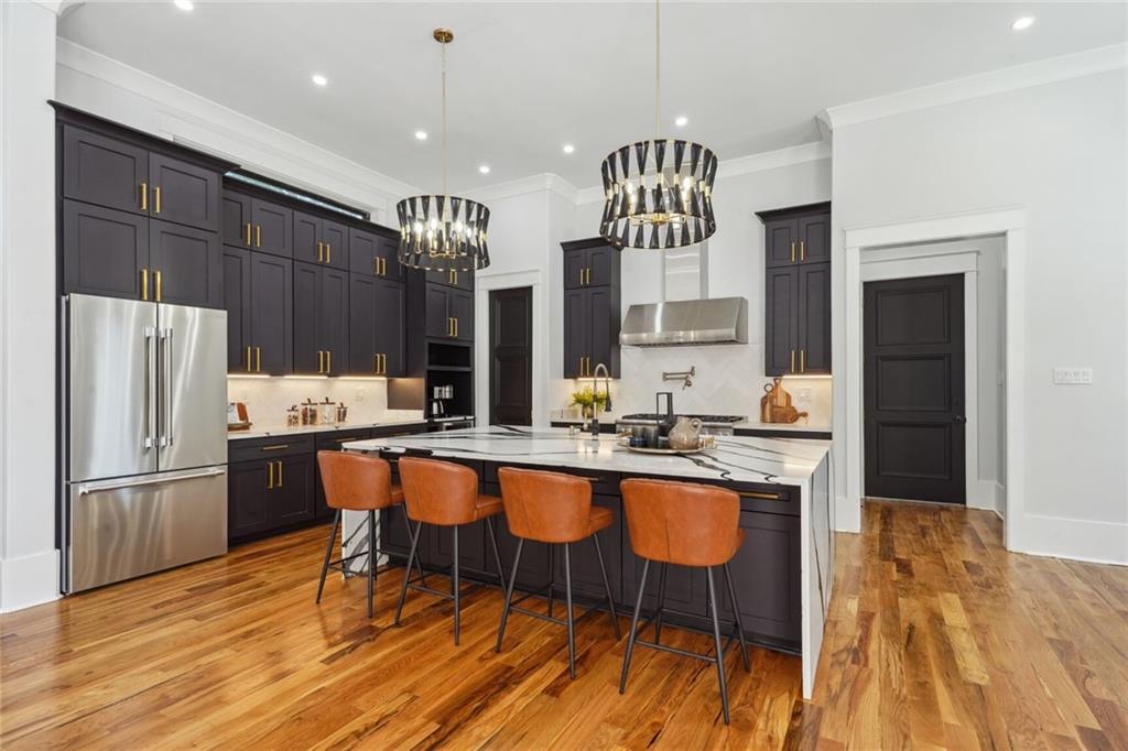 6123 CANAL Boulevard