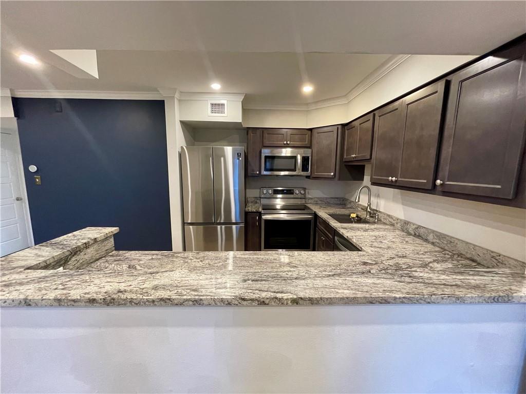 500 LAKE MARINA Avenue 408