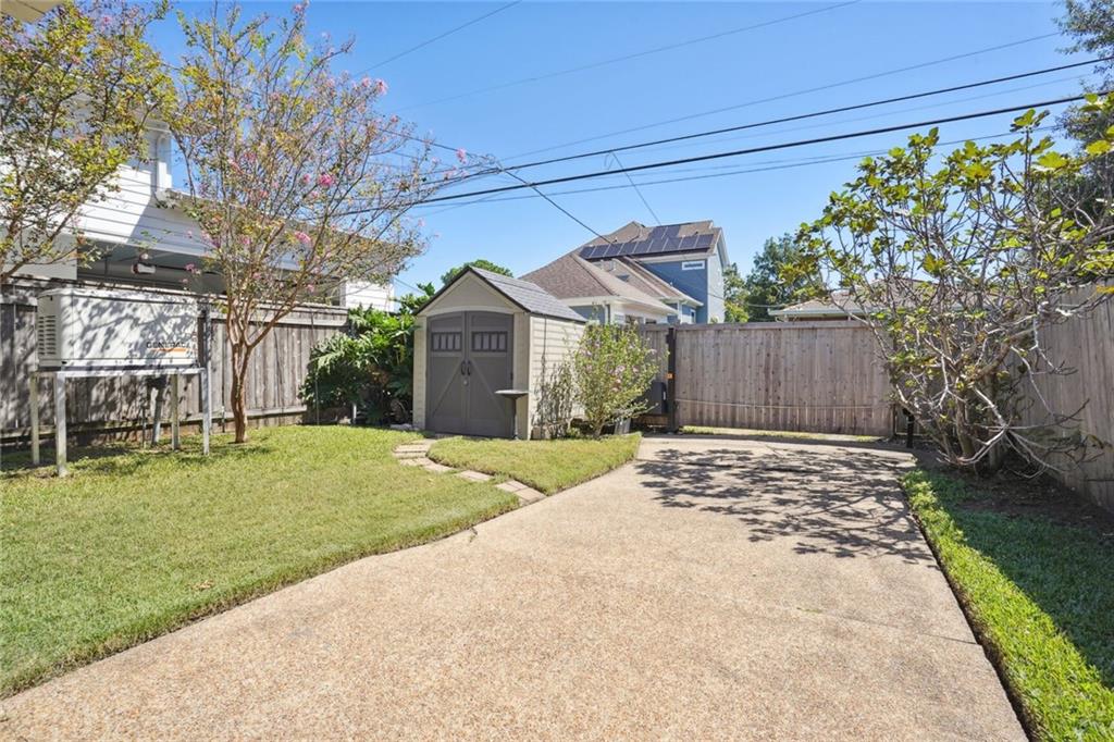 6219 GENERAL DIAZ Street