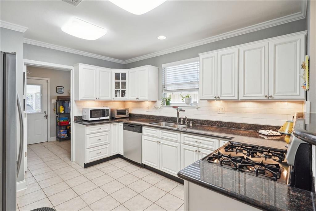 6219 GENERAL DIAZ Street