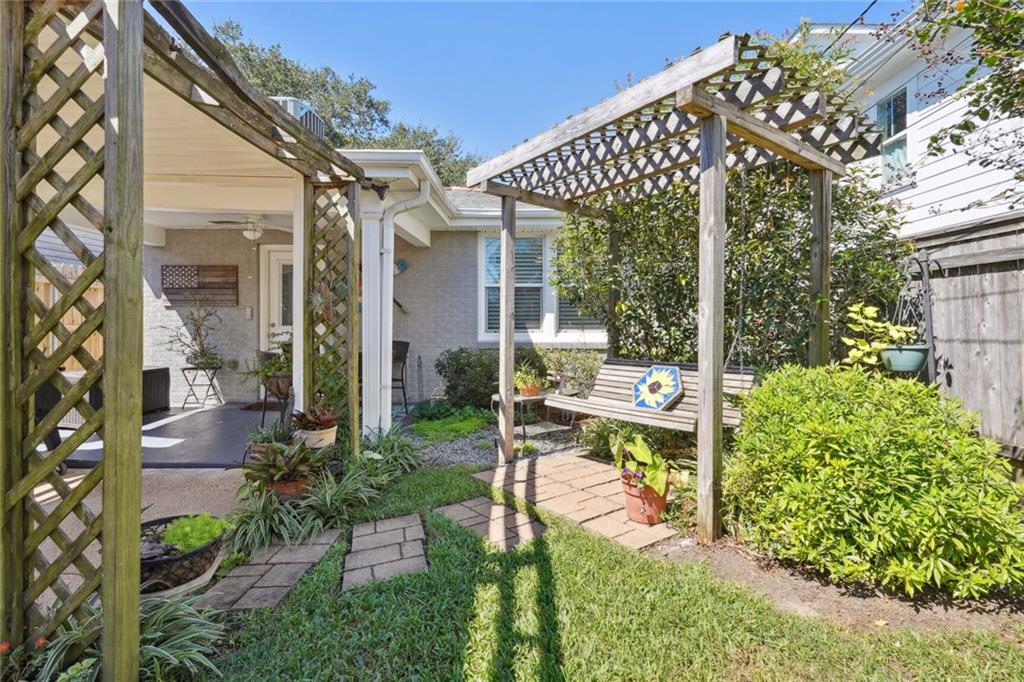 6219 GENERAL DIAZ Street