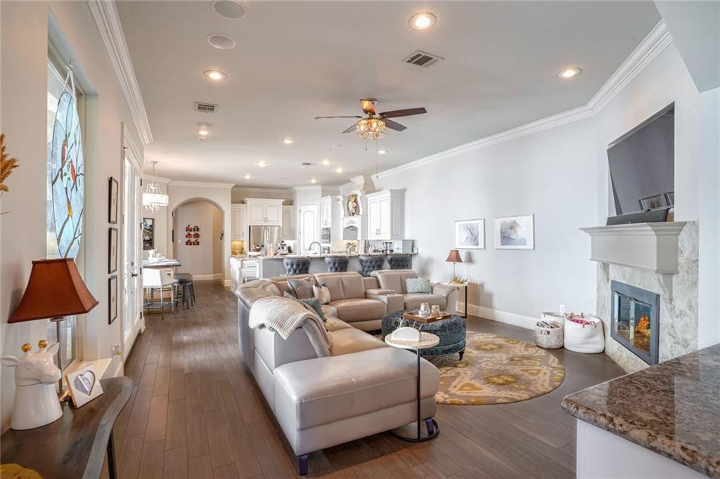 6117 WEST END Boulevard