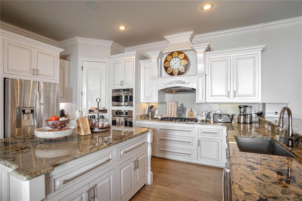 6117 WEST END Boulevard