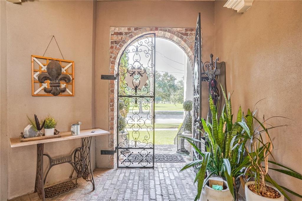 6117 WEST END Boulevard