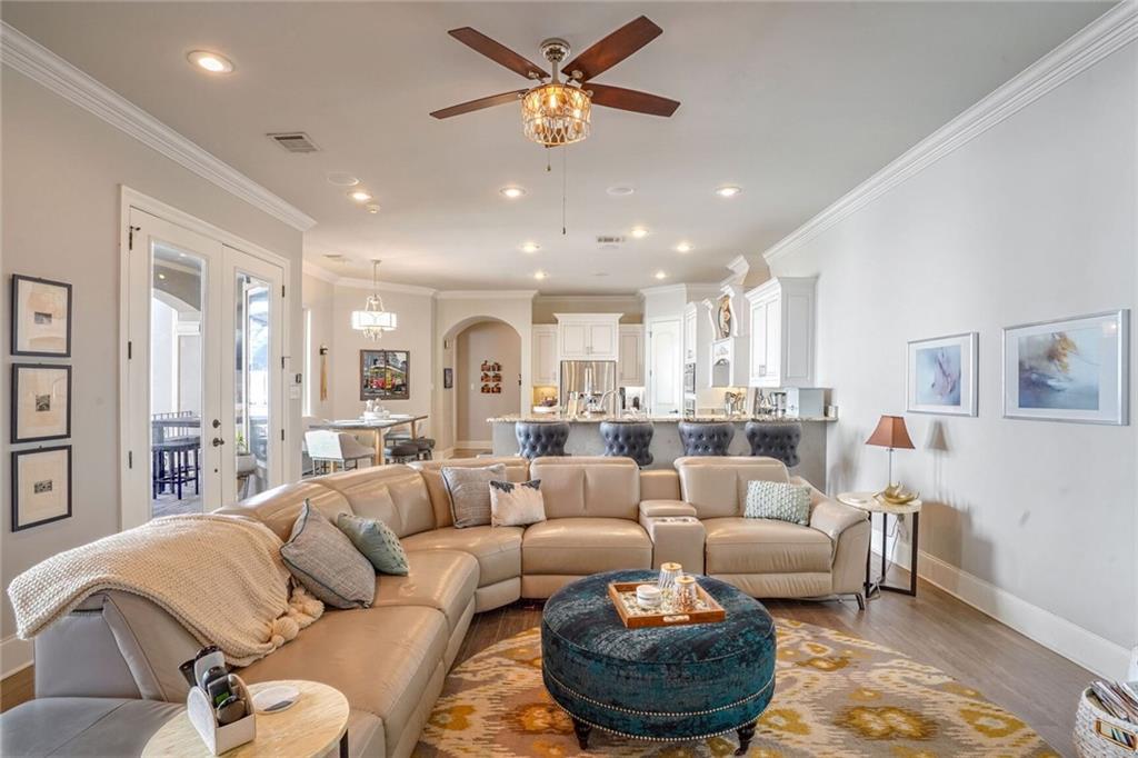 6117 WEST END Boulevard