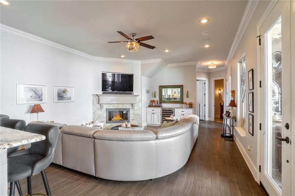 6117 WEST END Boulevard