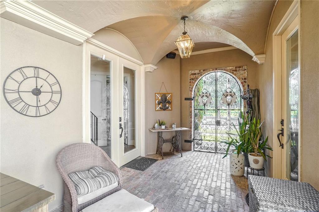 6117 WEST END Boulevard