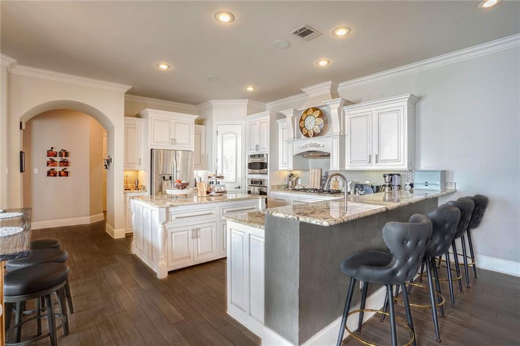 6117 WEST END Boulevard