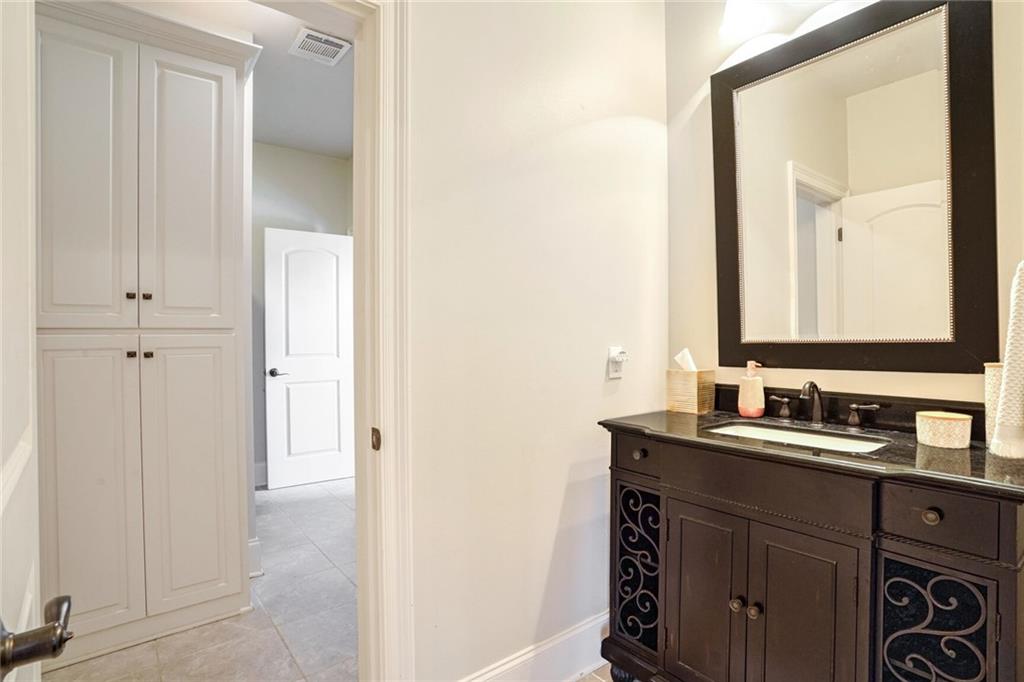 6117 WEST END Boulevard