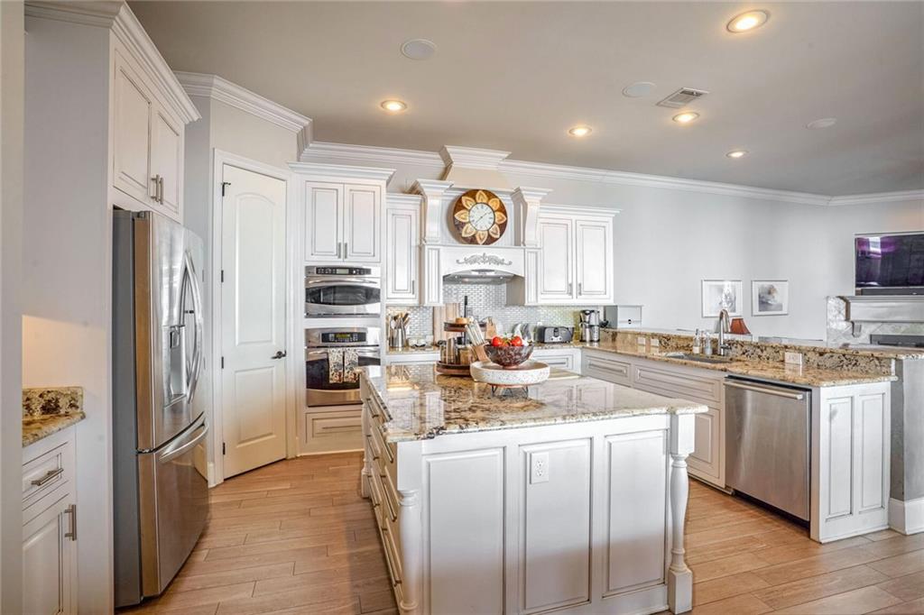 6117 WEST END Boulevard