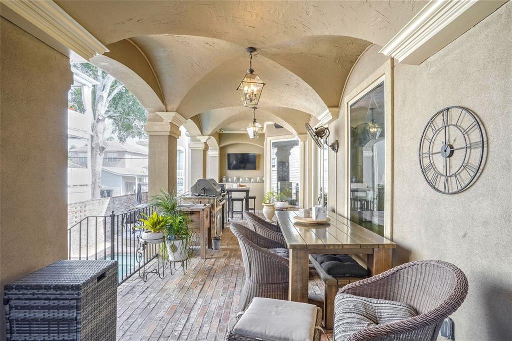 6117 WEST END Boulevard