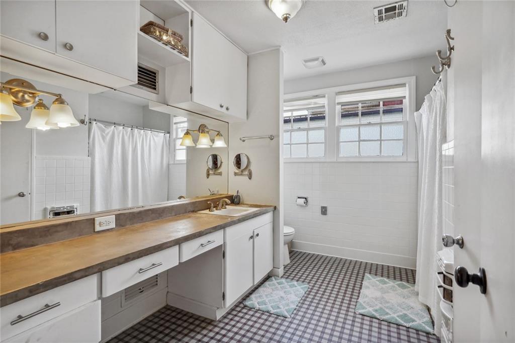 6535 WEST END Boulevard