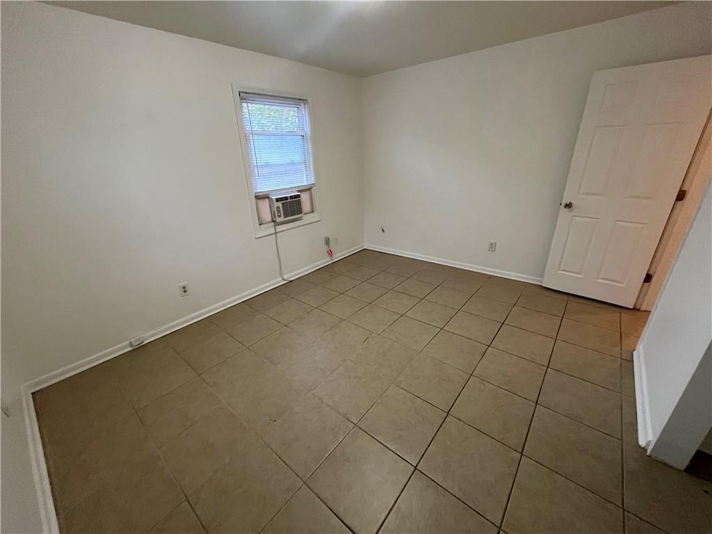 8613 S CLAIBORNE Avenue