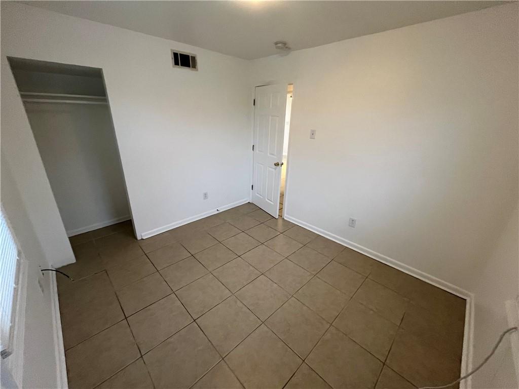 8613 S CLAIBORNE Avenue