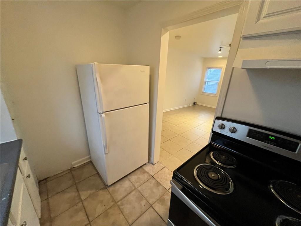 8613 S CLAIBORNE Avenue