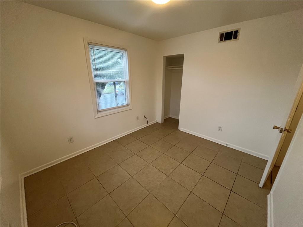 8613 S CLAIBORNE Avenue
