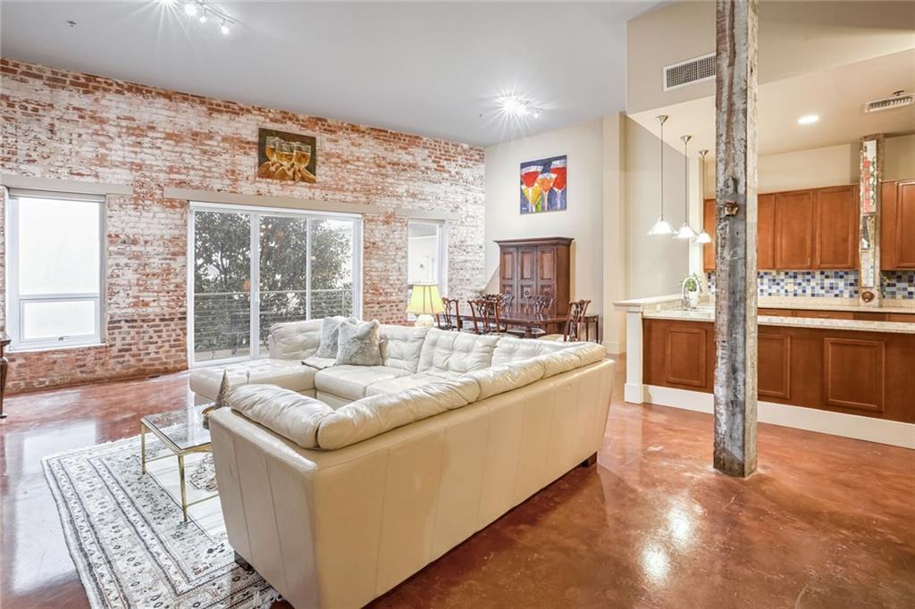 840 TCHOUPITOULAS Street 211