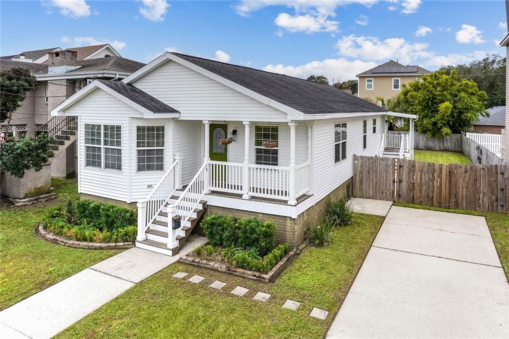 6748 PONTCHARTRAIN Boulevard