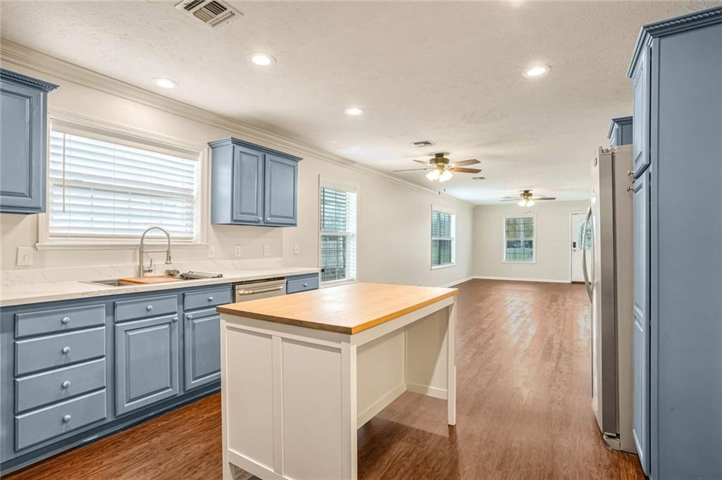 6748 PONTCHARTRAIN Boulevard