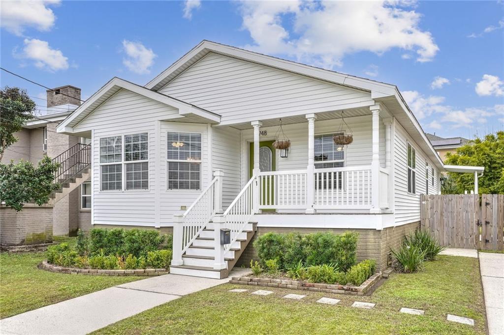 6748 PONTCHARTRAIN Boulevard