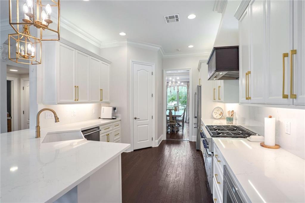 6829 ARGONNE Boulevard