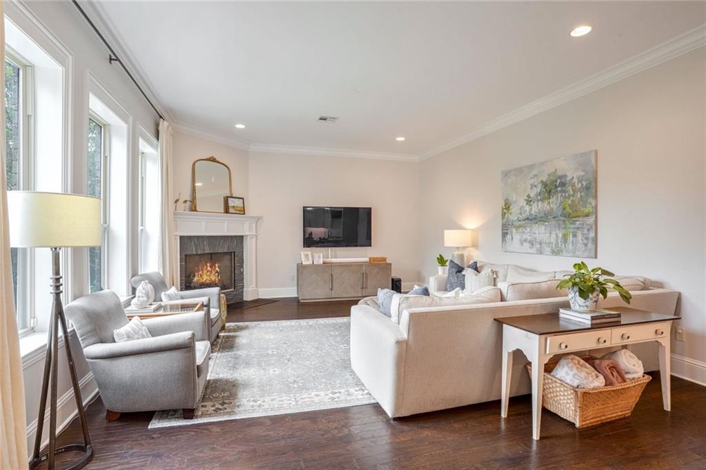 6829 ARGONNE Boulevard