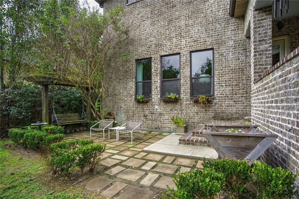 6829 ARGONNE Boulevard