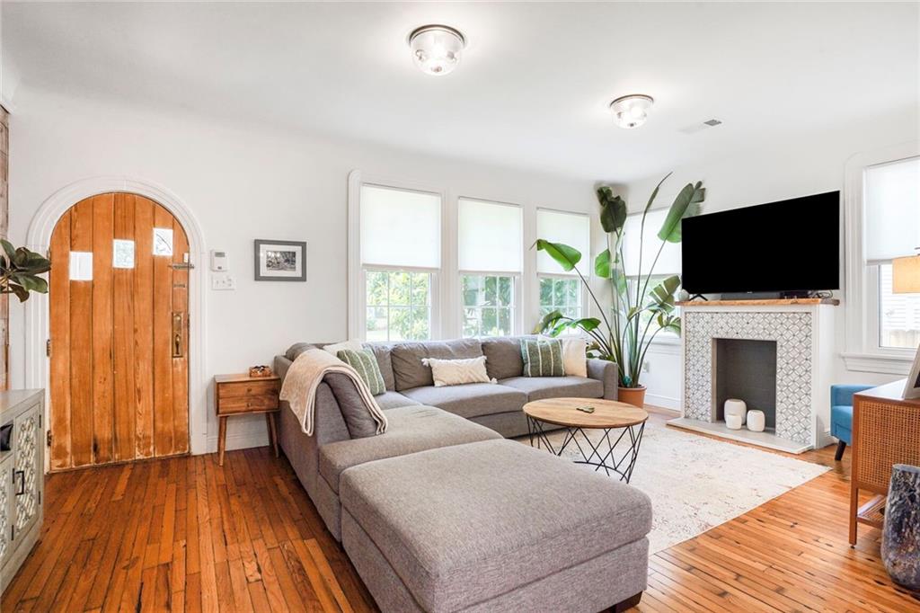 5839 VICKSBURG Street