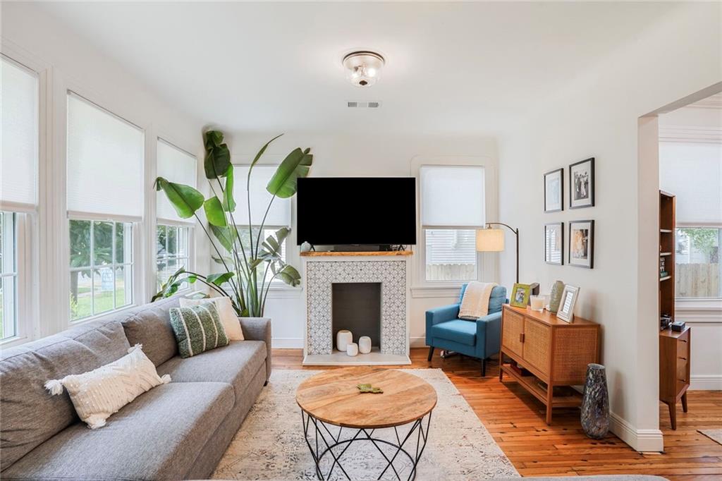 5839 VICKSBURG Street