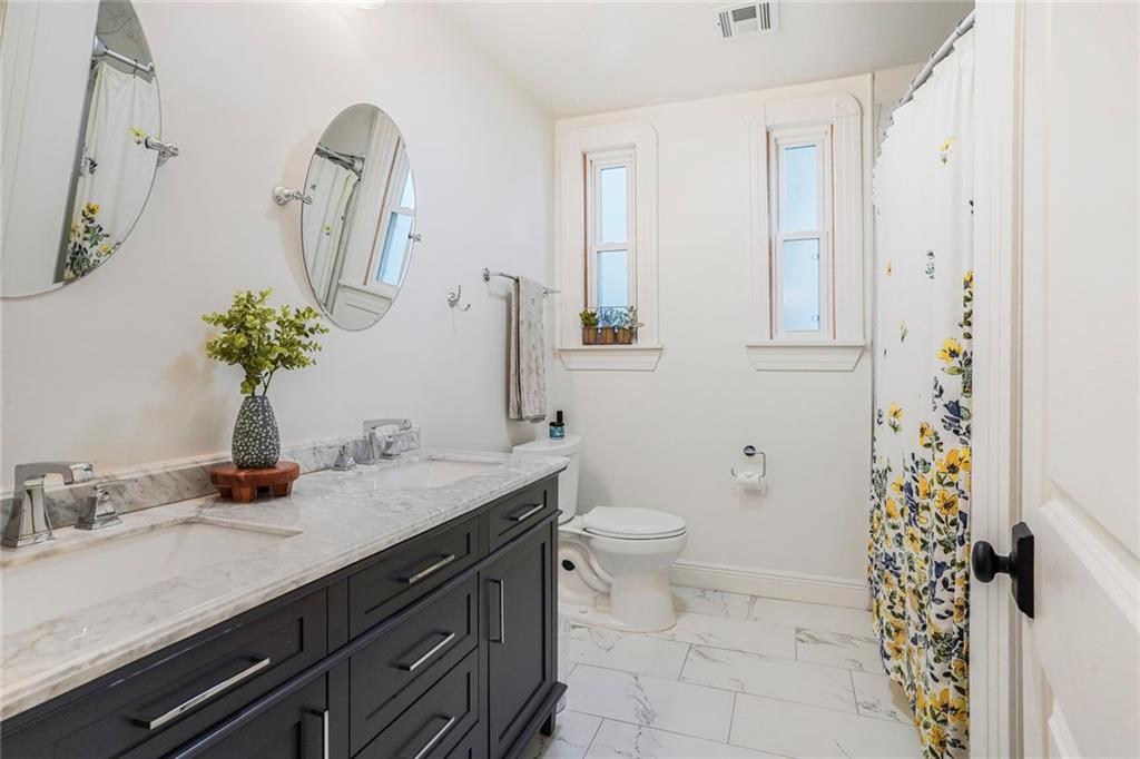 5839 VICKSBURG Street