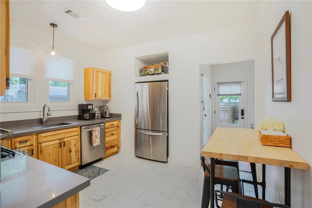 5839 VICKSBURG Street