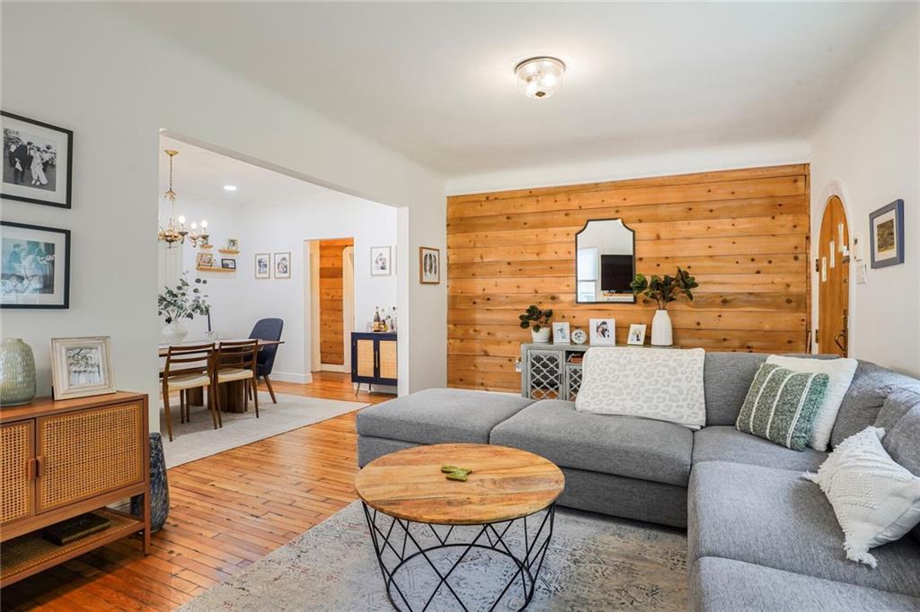 5839 VICKSBURG Street