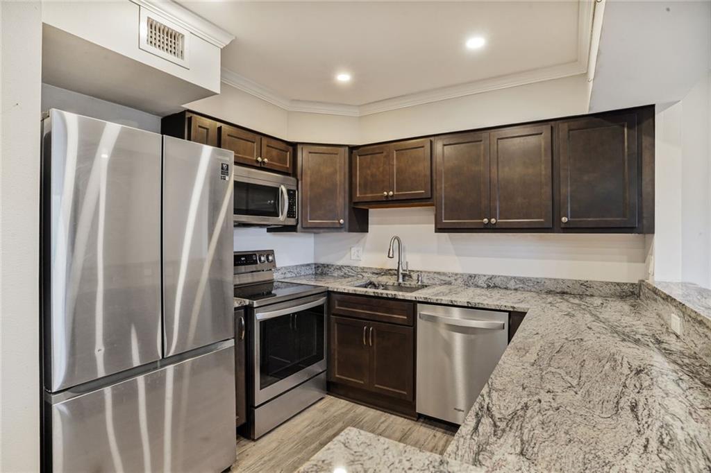 500 LAKE MARINA Avenue 408