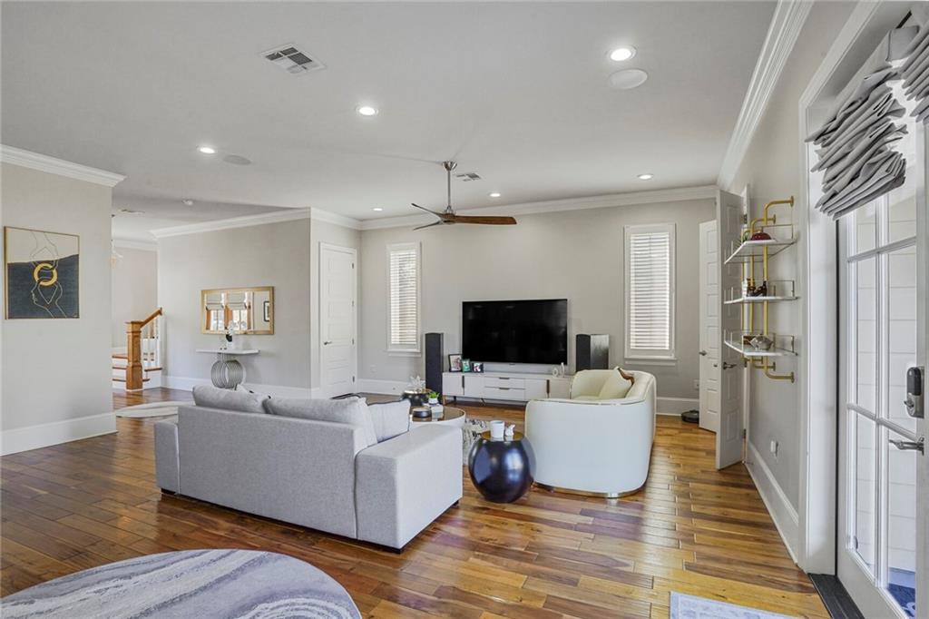 6080 GENERAL HAIG Street