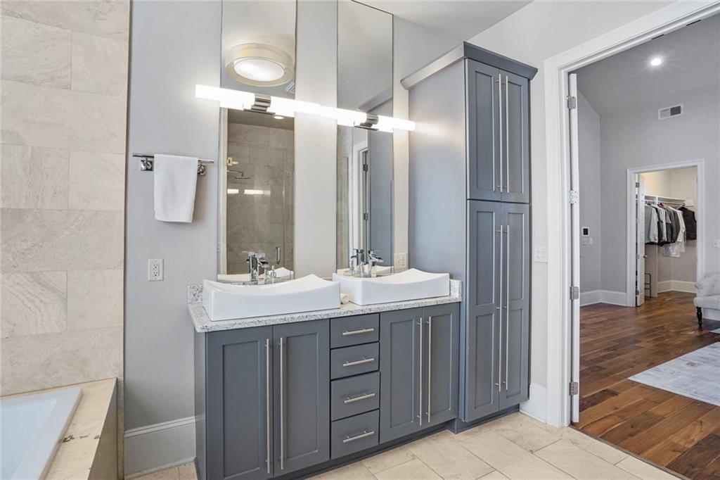 6080 GENERAL HAIG Street